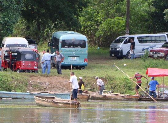 'Cayuqueros” salen beneficiados por caída de puente en Santa Rita