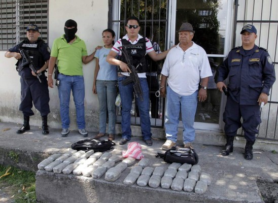 Capturan a anciano y una joven con marihuana en La Ceiba