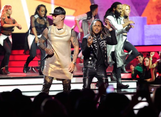 Nicky Jam triunfa en premios Billboard Latinos  