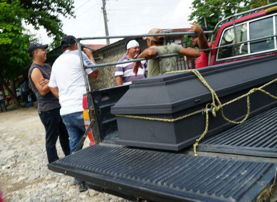 Ultiman a balazos y puñaladas a dos albañiles en aldea de Choloma