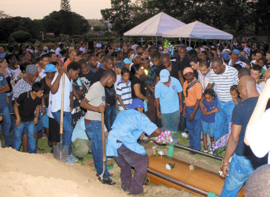 Dolor e impotencia en el sepelio de Edwin Palacios