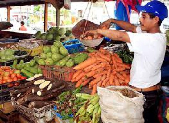 Canasta alimentaria sube a L7,914 mensuales