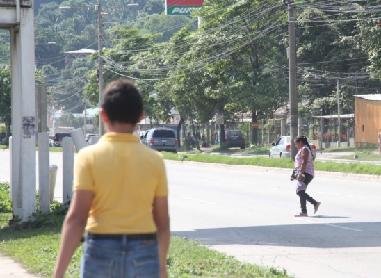 Sampedranos ponen en riesgo sus vidas al cruzar bulevares