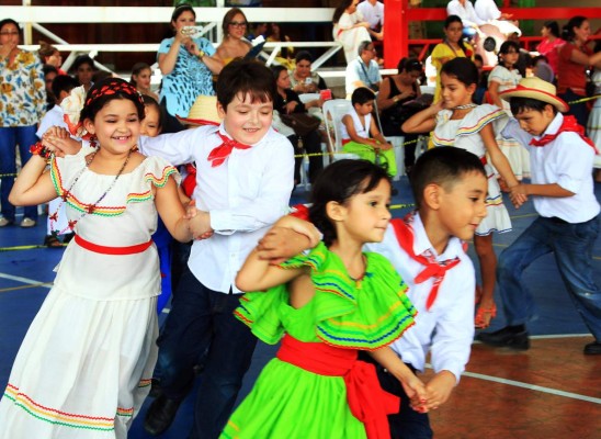 Jóvenes exaltan a Honduras