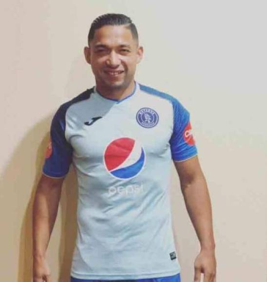 Emilio Izaguirre: El lateral hondureño ya se puso la camiseta del Motagua y estuvo presente en la victoria de 2-1 del club azul ante el Municipal Limeño de El Salvador, el juego se realizó en Estados Unidos. No se descarta que el catracho vista para la próxima campaña la camiseta del bicampeón de Honduras.