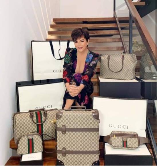 Se especula que Kris Jenner toma entre el 10 y 18% de las ganancias de cada una de sus hijas por representación.