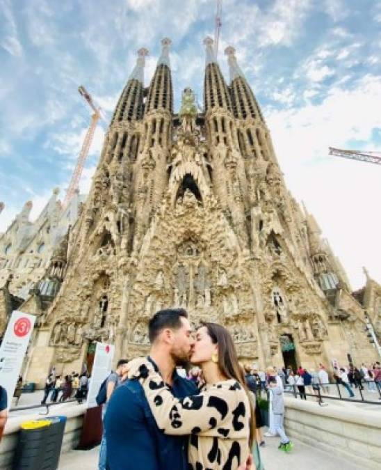 La pareja también visitó una de la bellezas arquitectónicas de España, La Basílica de la Sagrada Familia.<br/><br/>Según explicó Villalobos, tuvieron al mejor guía que pudieron encontrar, el Vicerrector de la iglesia el padre Pater.