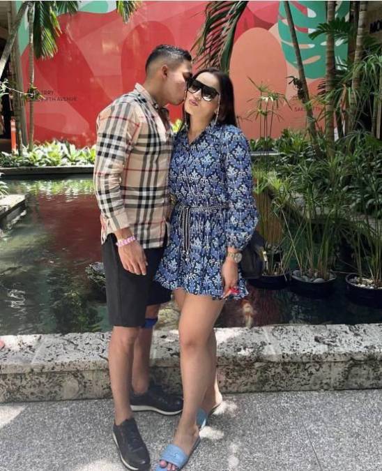 ¿Se retira del fútbol? Las románticas vacaciones de Emilio Izaguirre al lado de su preciosa esposa