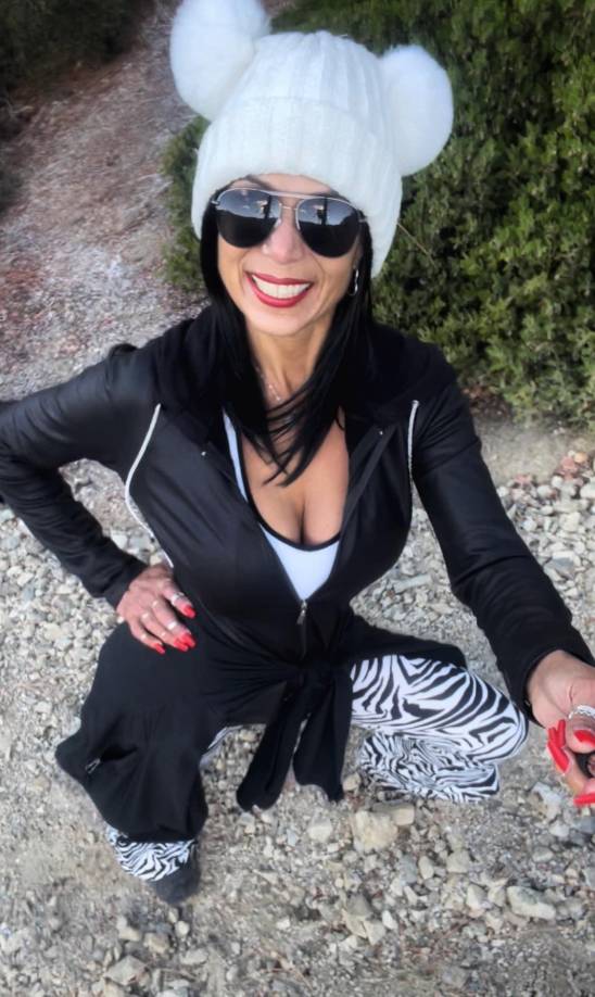 Crystal Paula Gonzalez-Landas, conocida como la ‘reina del senderismo‘, murió a los 56 años de edad en un terrible accidente que sufrió en Mount Baldy, California, Estados Unidos.