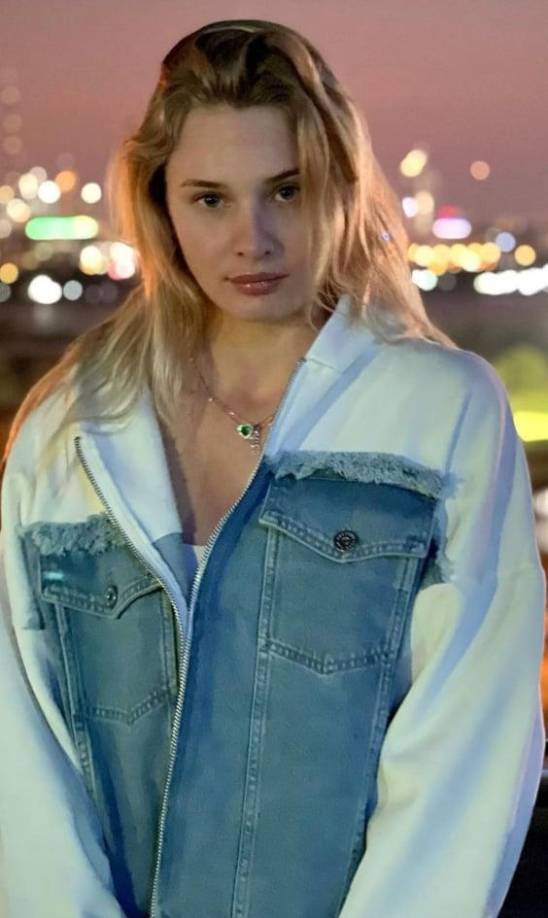 “Dejamos el apartamento para refugiarnos en el parquin subterráneo mientras siguiesen las bombas”, añadió la tenista, que confesó haber pasado tres noches sin dormir.