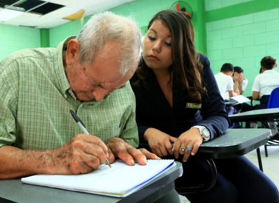 A sus 89 años logró aprender a leer, sumar y restar