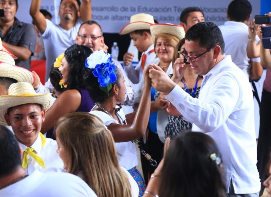 Histórica firma por la educación técnica en San Pedro Sula