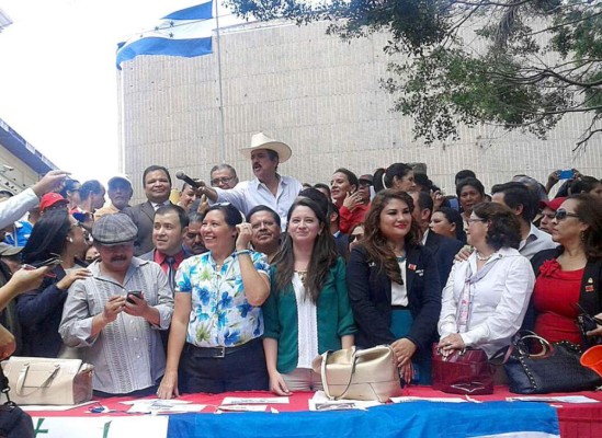 Protestas frente al Congreso por supuestos cheques al Partido Nacional