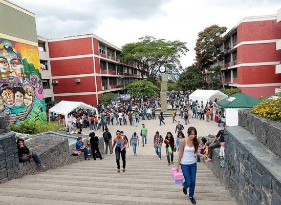 Unah habilita 70 clases en línea para nuevo período
