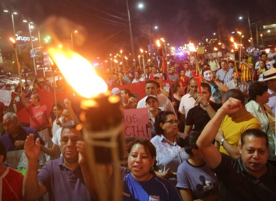 Oposición indignada anuncia paro a nivel nacional