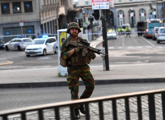 Explosión en una estación de Bruselas deja un sospechoso abatido