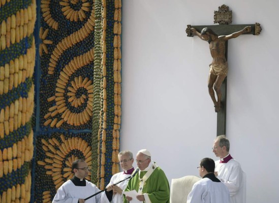 El Papa ofrece su última misa en América Latina
