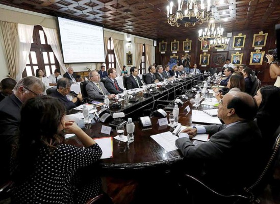 Honduras: Gobierno se reúne con representantes del G-16