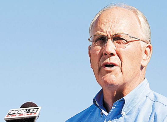 Dimite senador en medio de escándalo sexual