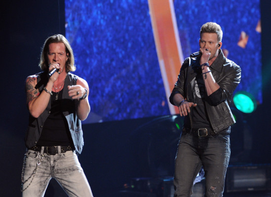 Taylor Swift, JLo y Justin Timberlake brillan en los American Music Awards