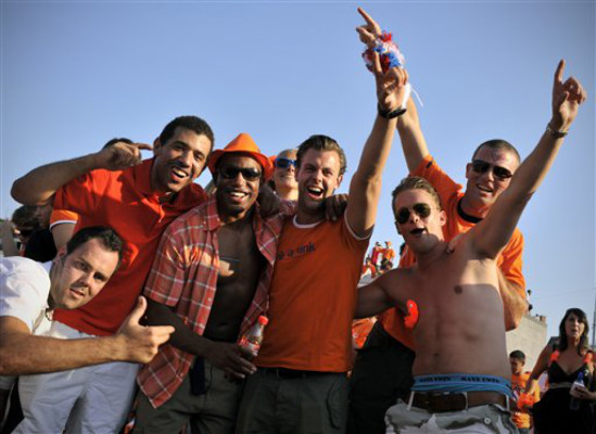 Fanáticos de la Furia Roja y la Naraja Mecánica