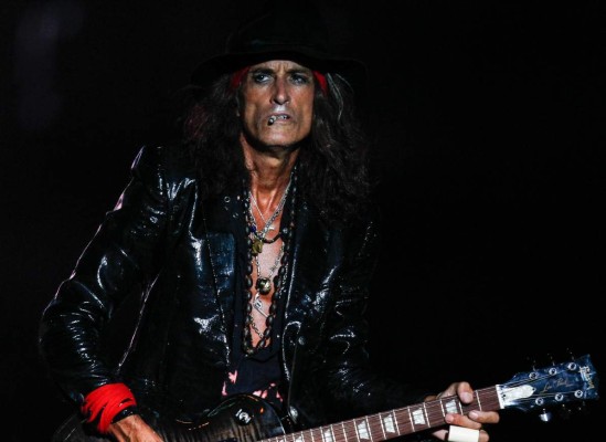 Joe Perry, guitarrista de Aerosmith es llevado de urgencias a un hospital de Nueva York
