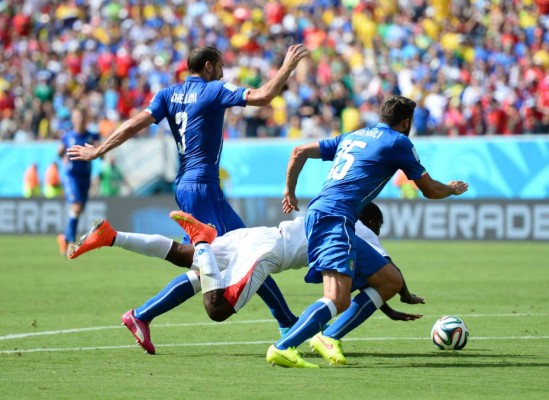 Video: El claro penal que no le pitaron a Costa Rica ante Italia