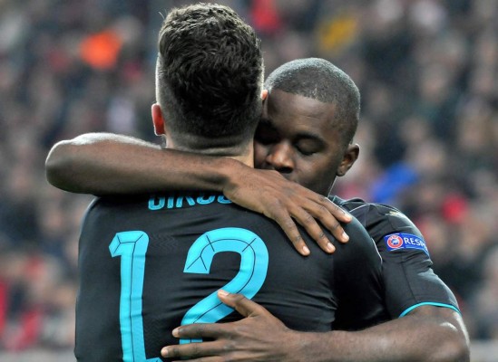 Video: La genial asistencia del tico Campbell a Giroud