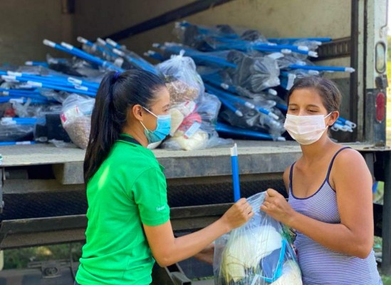 Entregan ayuda humanitaria a más de 155 mil personas en Honduras