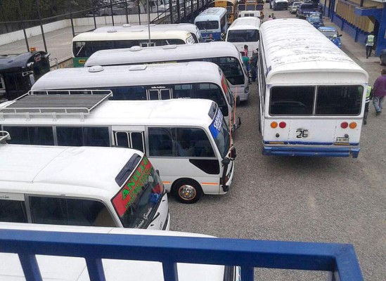 Decomisan 25 unidades de transporte por irregularidades