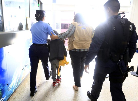 Deportan a menor que viajó ilegal a Estados Unidos