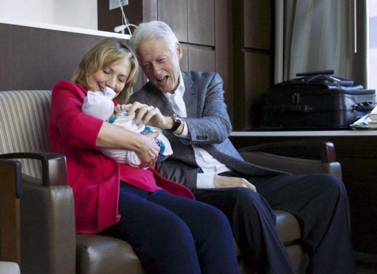 Las primeras fotos de la nieta de Hillary y Bill Clinton
