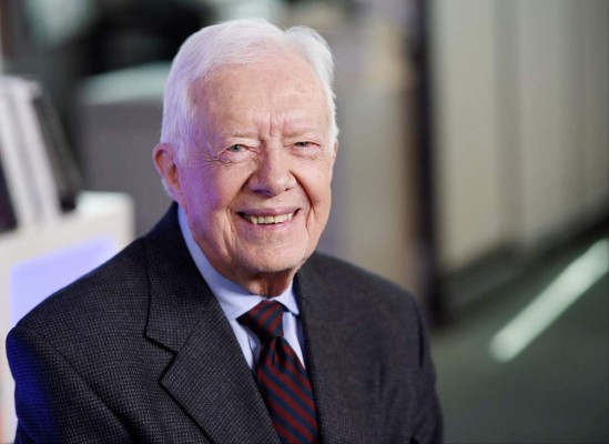 Expresidente Carter dice que está libre de cáncer cerebral