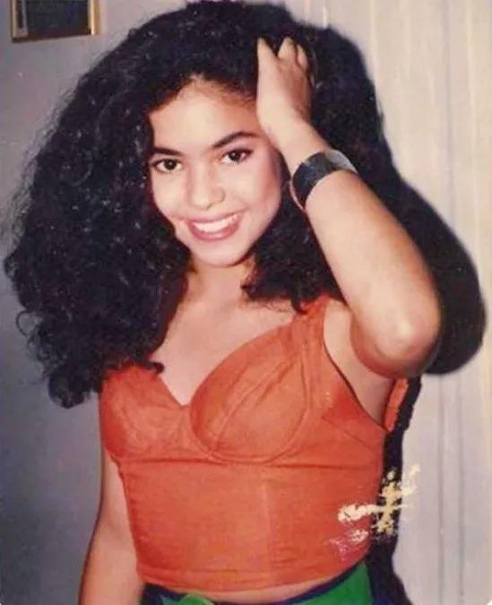A 30 años de ‘Pies Descalzos’, así ha evolucionado Shakira desde que inició su fama mundial