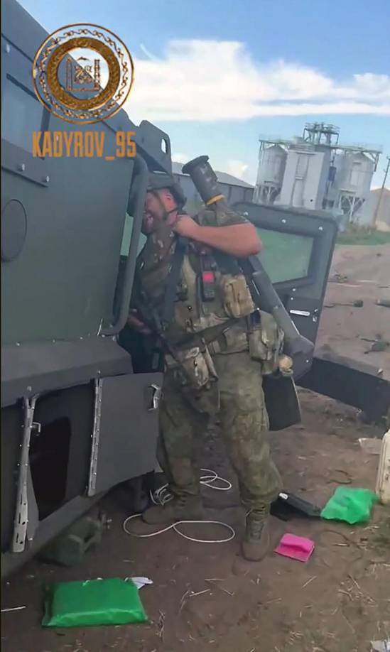 “Miles” de soldados ucranianos participan en la operación, declaró el domingo un alto funcionario de seguridad ucraniano, con el objetivo de “estirar las posiciones del enemigo, infligir el máximo de pérdidas [y] desestabilizar la situación en Rusia”.