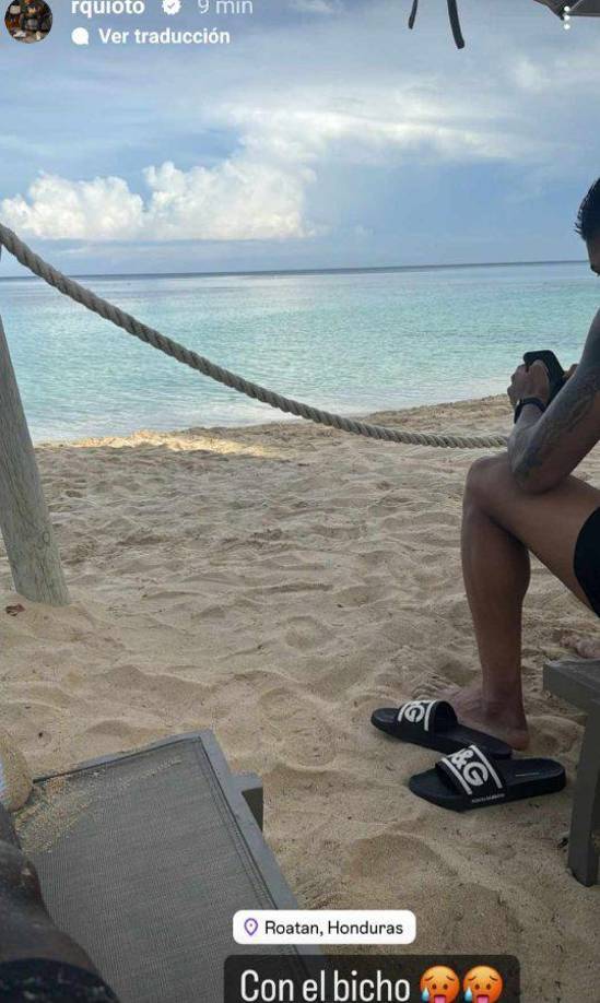 El delantero hondureño Romell Quioto sorprendió a Luis Palma y su esposa ya que llegó a donde la pareja y pudo compartir con ambos.