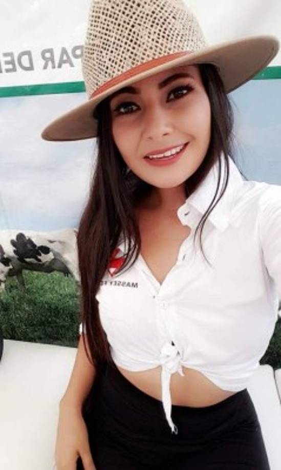 bellasiloet21 es la cuenta oficial de Instagram de la hermosa novia del jugador Benavídez del Real España.