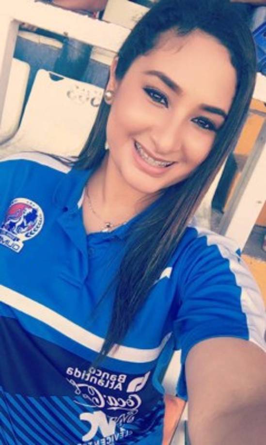 Pamela Hernández es una bella sampedrana que fue conquistada por el delantero hondureño Diego Reyes que milita en el Olimpia.