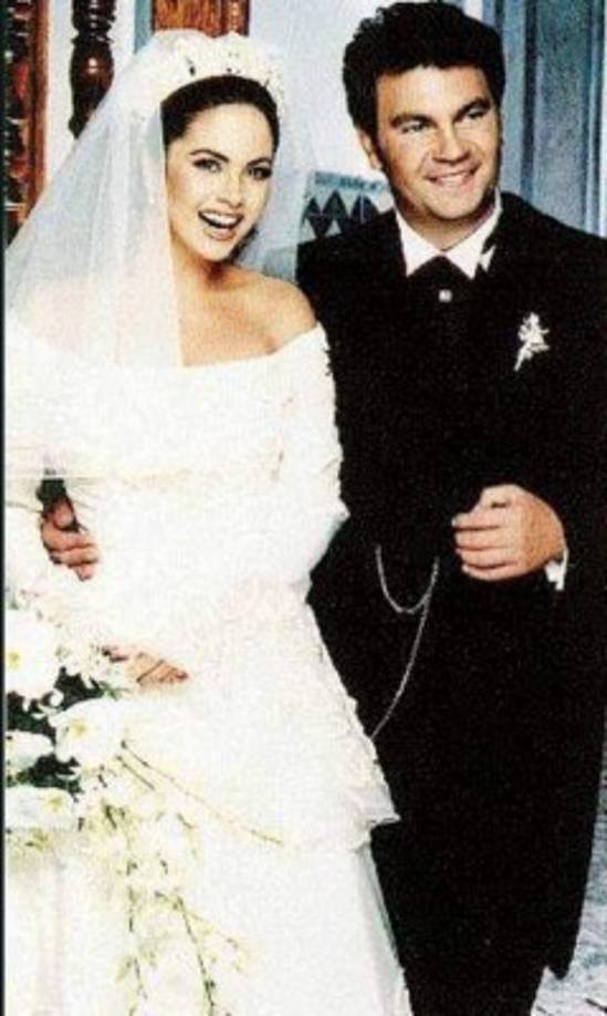 Después de ese proyecto Mijares no pudo olvidar a Lucerito y tras mucho insistir, logró que la joven le de el “sí” y comenzaron así un bello noviazgo.<br/><br/>