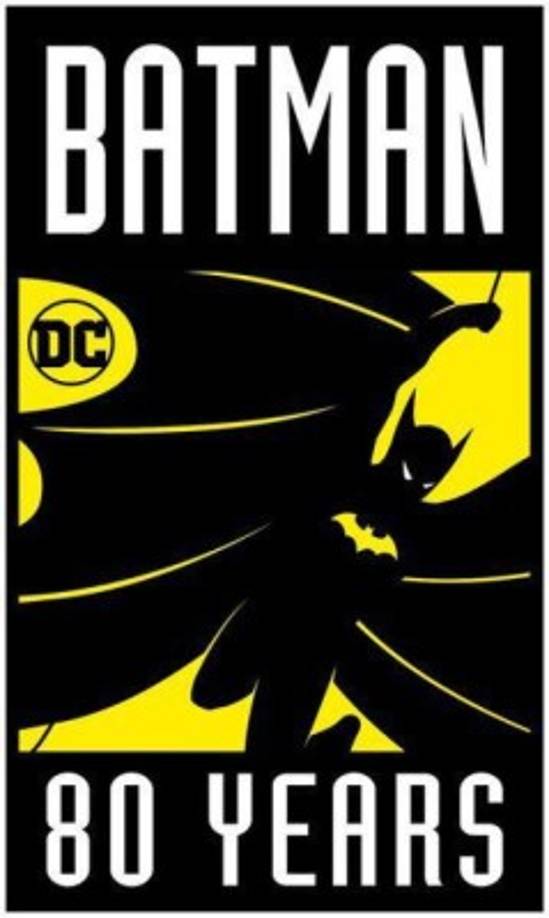 DC Comics, su casa editora, develó hace poco el logo oficial para conmemorar el 80 aniversario del personaje. <br/>Reflexionando sobre sus ocho décadas de existencia, hay que mencionar que, <br/>irónicamente, su debilidad es su mayor fortaleza, pues el hecho de ser un héroe sin superpoderes hace que muchos fans se identifiquen con él.<br/>Aunque cuenta con recursos abundantes y la ayuda de sofisticados equipos tecnológicos, sus principales armas en la lucha contra el mal son su valor, astucia, determinación, intelecto y una insaciable sed de justicia. <br/>
