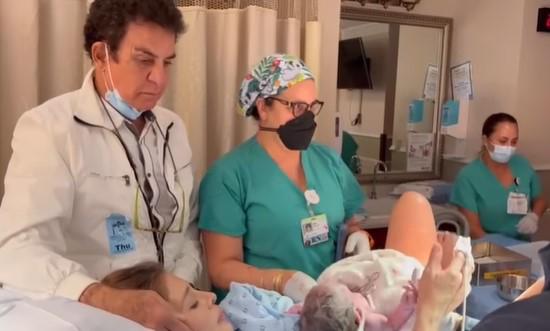 Nace el segundo hijo de Iroshka Elvir y Salvador Nasralla