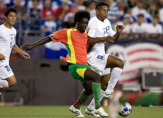 Honduras golea a Granada y pasa a cuartos de final