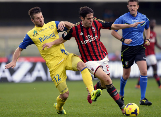 Sassuolo frena a la Roma y el Milán agrava su crisis contra el colista