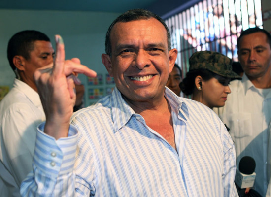 Elecciones 2013: Presidente de Honduras reconoce triunfo de Juan Orlando Hernández