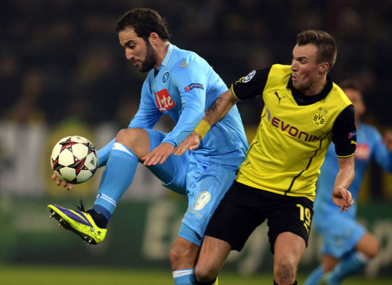 Borussia Dortmund vuela a costa del Napoli