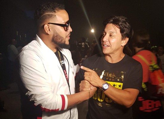 19 mil personas bailan zumba con El Chevo