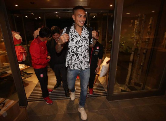 Así fue recibido Paolo Guerrero en la concentración de Perú