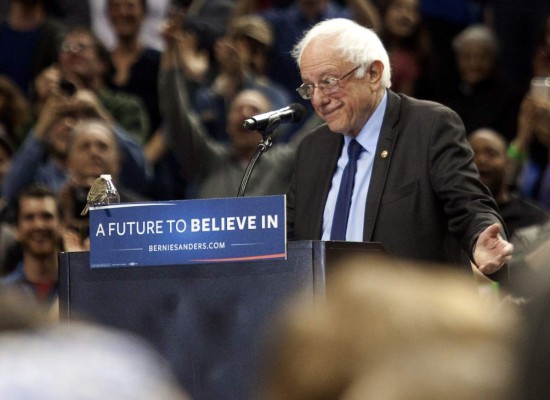 Washington y Alaska oxigenan la campaña de Bernie Sanders