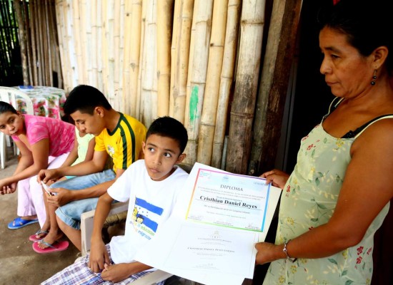 Ni una cirugía detuvo sueño de niño diputado