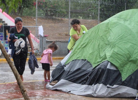 Fuertes lluvias ponen en peligro a migrantes en el noreste de México